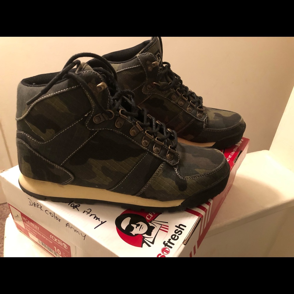 Shoes - Picture 2 of 3